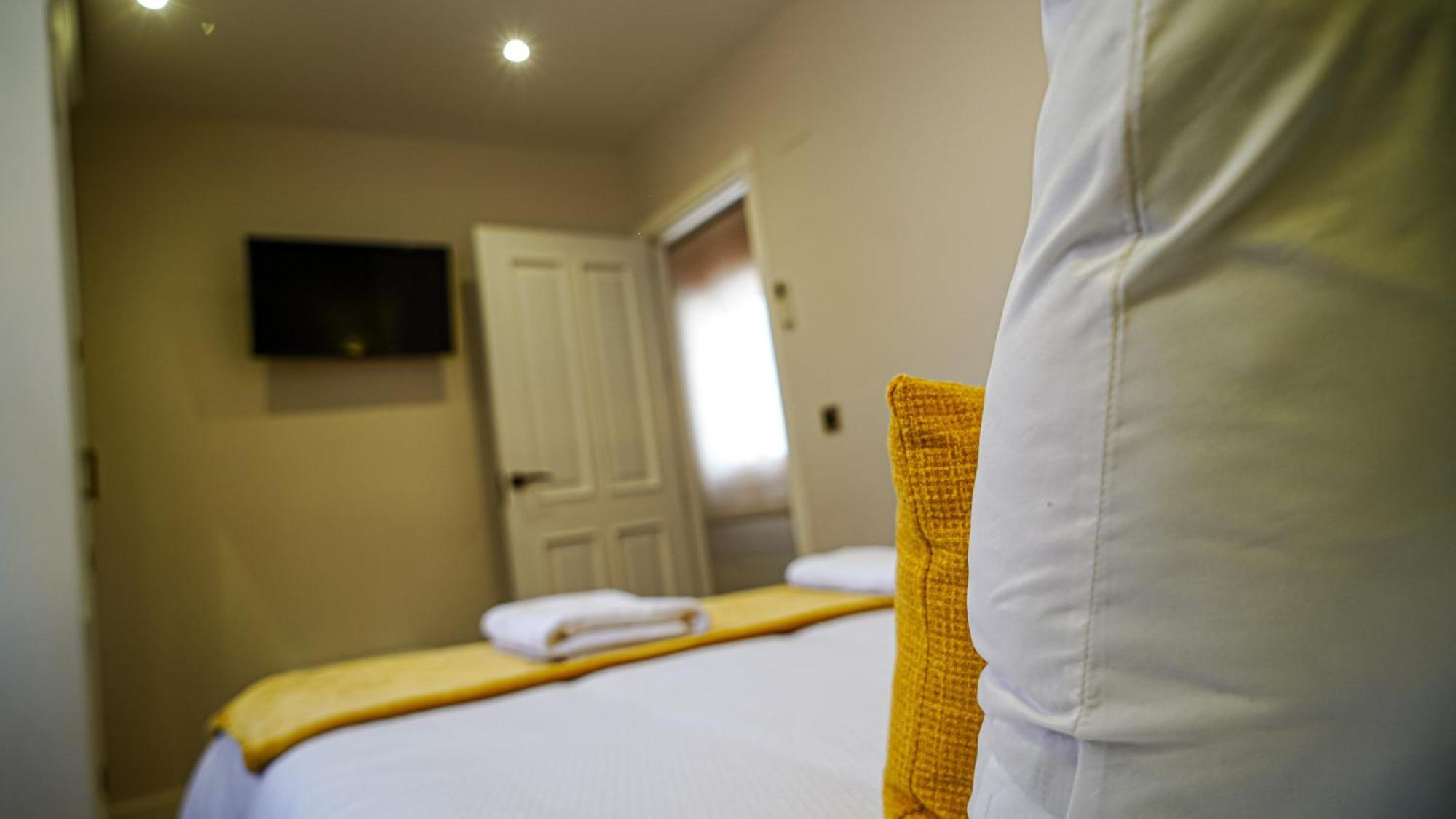 Apartamentos Puente Romano Suites Mérida Buitenkant foto
