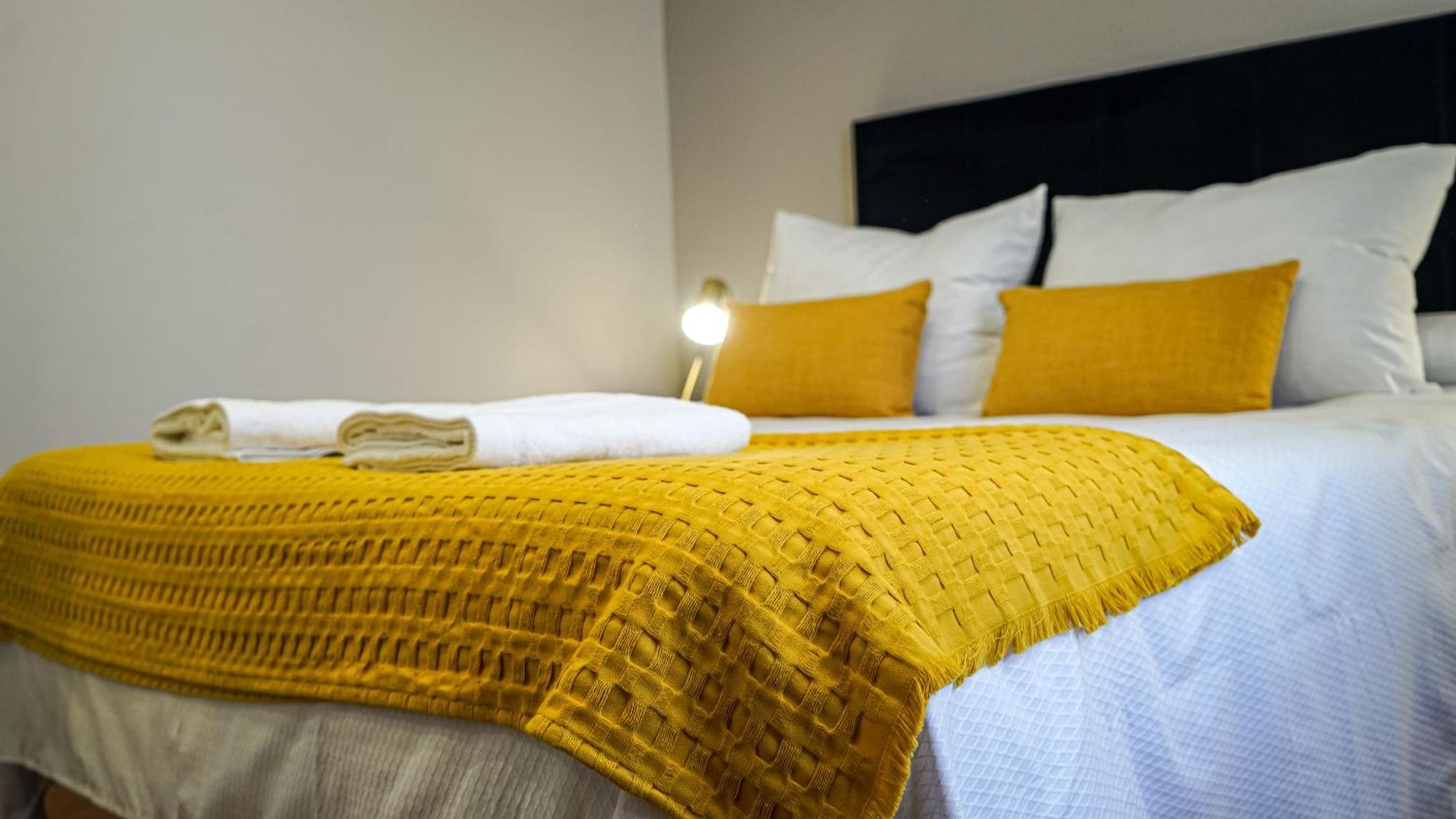 Apartamentos Puente Romano Suites Mérida Buitenkant foto